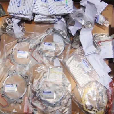 قطع غيار محركات ديزل كوماتسو اليابانية. فلاتر زيت كوماتسو، 600-211-1230، 6136-51-5120، 600-211-5240، 6180-51-5130، 600-211-6242، 600-211-1231، 6002111231